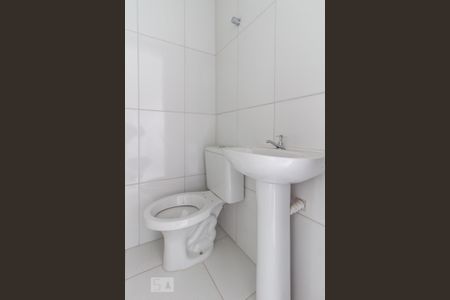 Banheiro de Serviço de apartamento para alugar com 3 quartos, 67m² em São Francisco, Curitiba