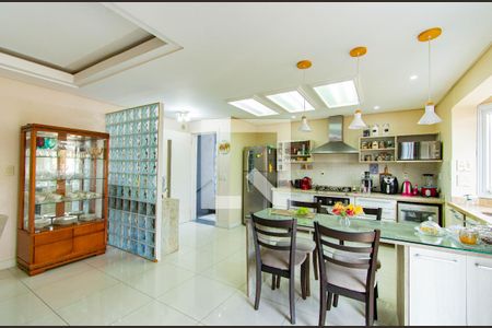 Casa à venda com 400m², 4 quartos e 2 vagas Casa à venda com 400m², 4 quartos e 2 vagasCozinha