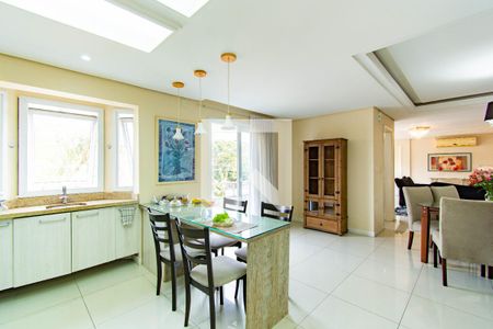 Casa à venda com 400m², 4 quartos e 2 vagas Casa à venda com 400m², 4 quartos e 2 vagasCozinha