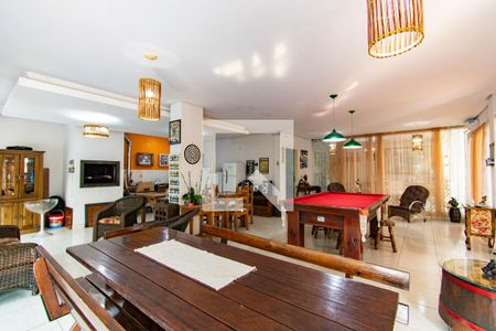 Casa à venda com 400m², 4 quartos e 2 vagas Casa à venda com 400m², 4 quartos e 2 vagasSala