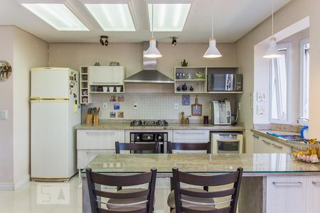 Cozinha de casa à venda com 3 quartos, 400m² em Igara, Canoas