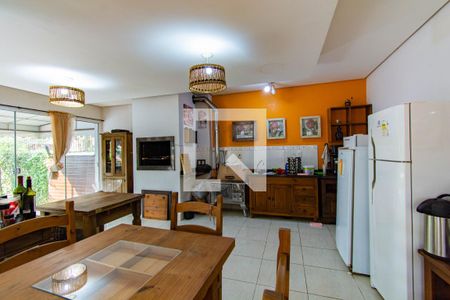 Casa à venda com 400m², 4 quartos e 2 vagas Casa à venda com 400m², 4 quartos e 2 vagasSala