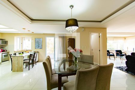 Sala de casa à venda com 4 quartos, 400m² em Igara, Canoas