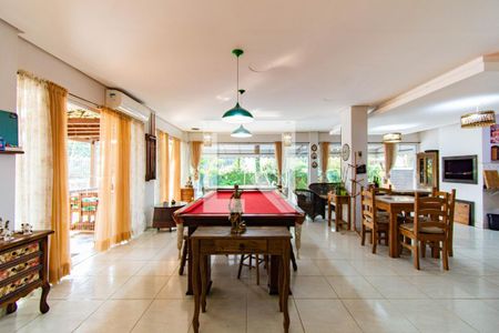 Casa à venda com 400m², 4 quartos e 2 vagas Casa à venda com 400m², 4 quartos e 2 vagasSala