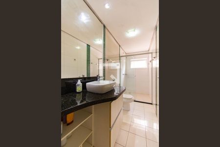 Casa à venda com 400m², 4 quartos e 2 vagas Casa à venda com 400m², 4 quartos e 2 vagasBanheiro