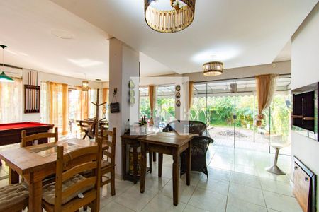 Casa à venda com 400m², 4 quartos e 2 vagas Casa à venda com 400m², 4 quartos e 2 vagasSala