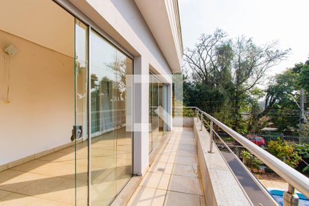 Casa à venda com 400m², 4 quartos e 2 vagas Casa à venda com 400m², 4 quartos e 2 vagasVaranda