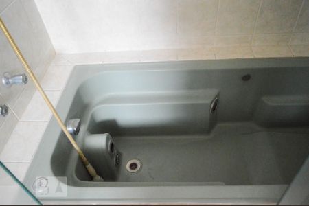 Apartamento para alugar com 160m², 4 quartos e 4 vagas Apartamento para alugar com 160m², 4 quartos e 4 vagasBanheira da Suíte 1