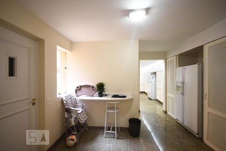 Casa para alugar com 890m², 5 quartos e 8 vagas Casa para alugar com 890m², 5 quartos e 8 vagasÁrea de Serviço