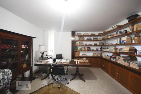 Casa para alugar com 890m², 5 quartos e 8 vagas Casa para alugar com 890m², 5 quartos e 8 vagasEscritório