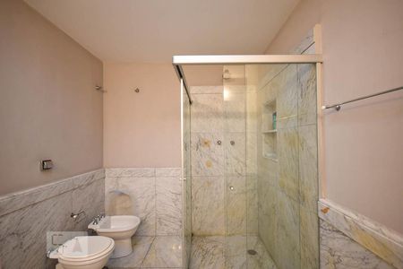 Casa para alugar com 890m², 5 quartos e 8 vagas Casa para alugar com 890m², 5 quartos e 8 vagasDetalhe do Banheiro