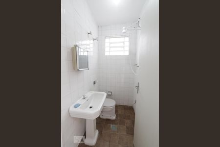 Casa à venda com 150m², 4 quartos e 3 vagas Casa à venda com 150m², 4 quartos e 3 vagasBanheiro de Serviço