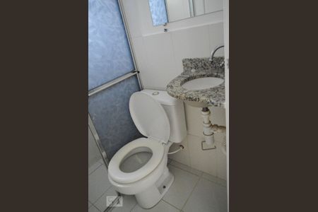Banheiro da Suíte 1 de casa para alugar com 2 quartos, 123m² em Jardim Ester, São Paulo