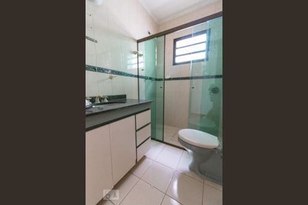 Casa à venda com 193m², 3 quartos e 2 vagasBanheiro