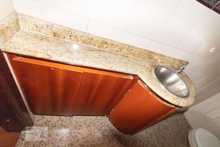 Lavabo de casa para alugar com 3 quartos, 193m² em Vila Mazzei, São Paulo