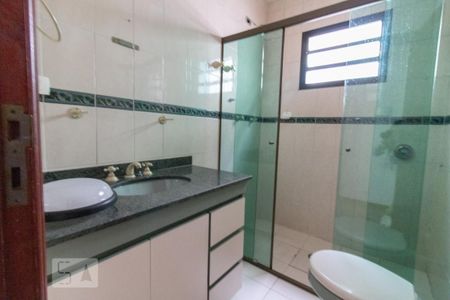 Casa à venda com 193m², 3 quartos e 2 vagasBanheiro