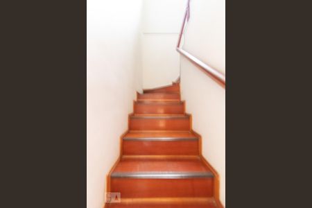 Escada de casa para alugar com 3 quartos, 193m² em Vila Mazzei, São Paulo