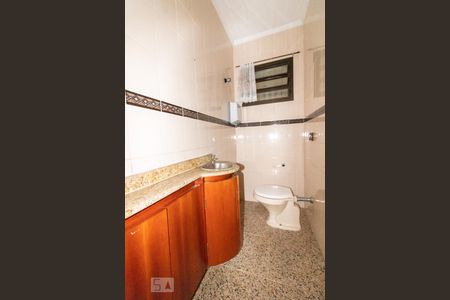 Lavabo de casa para alugar com 3 quartos, 193m² em Vila Mazzei, São Paulo
