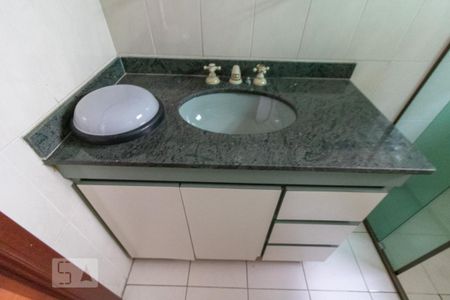 Casa à venda com 193m², 3 quartos e 2 vagasBanheiro