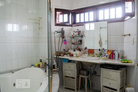 Casa à venda com 300m², 4 quartos e 3 vagasBANHEIRO QUARTO 1