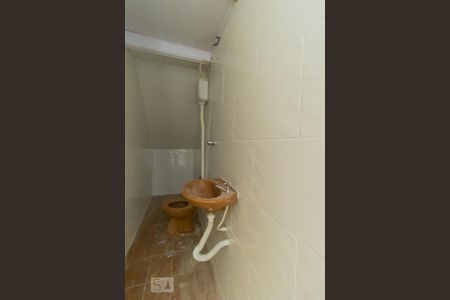 Casa à venda com 220m², 3 quartos e 8 vagas Casa à venda com 220m², 3 quartos e 8 vagasBanheiro de Serviço