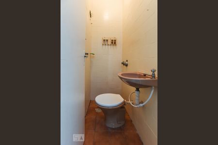 Casa de condomínio à venda com 144m², 3 quartos e 2 vagasBanheiro de Serviço