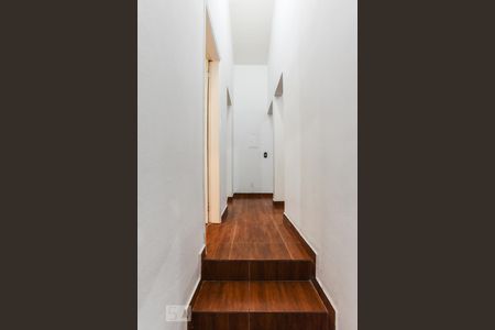 Casa de condomínio à venda com 144m², 3 quartos e 2 vagasEscada