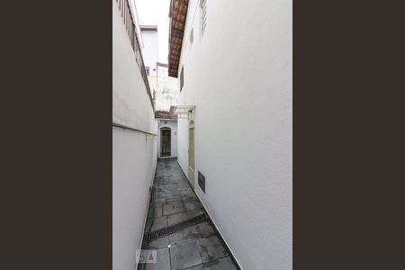 Corredor Lateral de casa à venda com 3 quartos, 130m² em Jardim Picolo, São Paulo