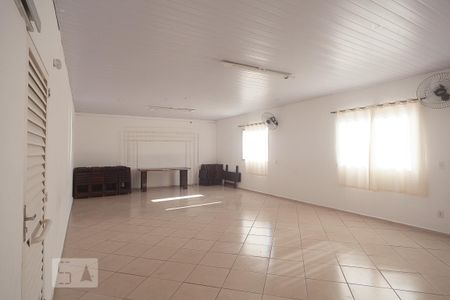 Apartamento para alugar com 48m², 2 quartos e 1 vaga Apartamento para alugar com 48m², 2 quartos e 1 vagaDependências do condomínio - salão de festas
