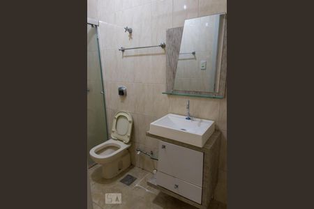 Banheiro  de apartamento para alugar com 2 quartos, 94m² em Azenha, Porto Alegre
