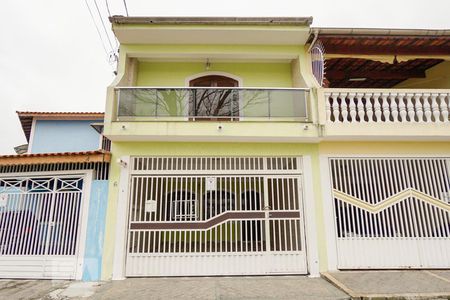 Casa à venda com 120m², 3 quartos e 2 vagas Casa à venda com 120m², 3 quartos e 2 vagasFachada