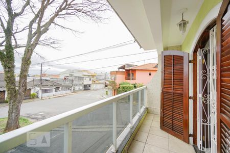 Casa à venda com 120m², 3 quartos e 2 vagas Casa à venda com 120m², 3 quartos e 2 vagasVaranda