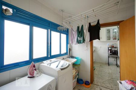 Apartamento à venda com 160m², 3 quartos e 3 vagas Apartamento à venda com 160m², 3 quartos e 3 vagasÁrea de serviço