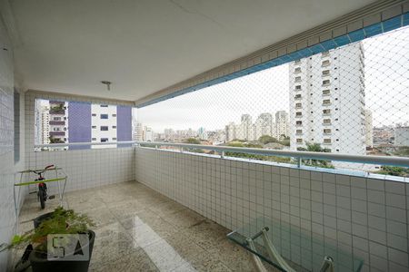 Apartamento à venda com 160m², 3 quartos e 3 vagas Apartamento à venda com 160m², 3 quartos e 3 vagasVaranda
