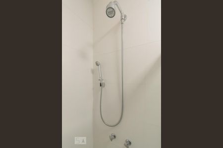 Banheiro de apartamento para alugar com 2 quartos, 70m² em Laranjeiras, Rio de Janeiro