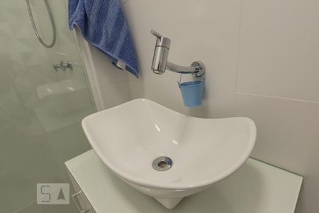 Banheiro de apartamento para alugar com 2 quartos, 70m² em Laranjeiras, Rio de Janeiro