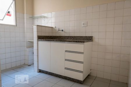 Cozinha de apartamento para alugar com 2 quartos, 49m² em Itapoã, Belo Horizonte