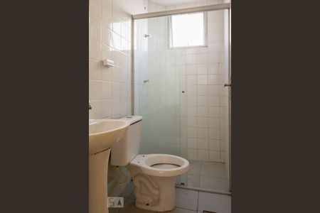 Banheiro de apartamento para alugar com 2 quartos, 49m² em Itapoã, Belo Horizonte