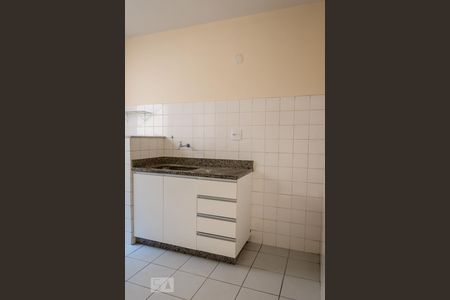 Cozinha de apartamento para alugar com 2 quartos, 49m² em Itapoã, Belo Horizonte