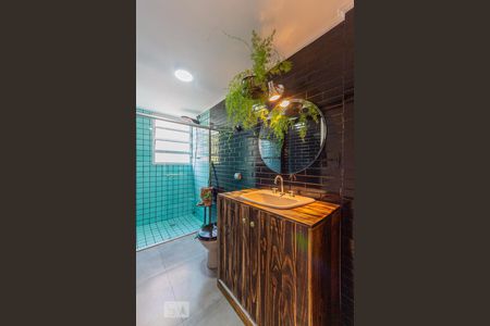 Banheiro social de apartamento para alugar com 2 quartos, 96m² em Pinheiros, São Paulo