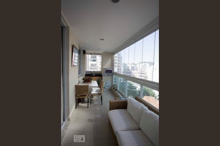 Apartamento à venda com 115m², 3 quartos e 2 vagasVaranda