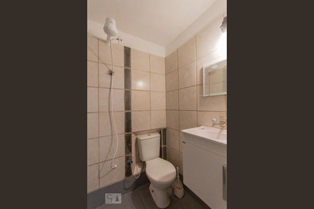 Casa à venda com 225m², 4 quartos e 3 vagas Casa à venda com 225m², 4 quartos e 3 vagasBanheiro de Serviço