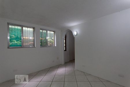 Casa à venda com 225m², 4 quartos e 3 vagas Casa à venda com 225m², 4 quartos e 3 vagasPiso inferior / Suíte
