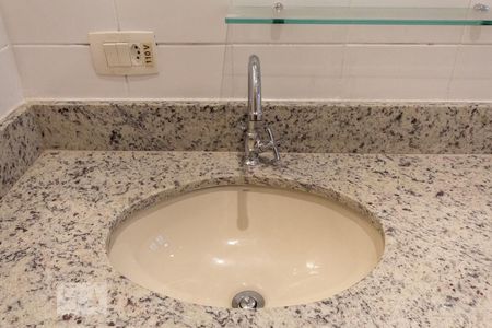 Casa à venda com 225m², 4 quartos e 3 vagas Casa à venda com 225m², 4 quartos e 3 vagasBanheiro