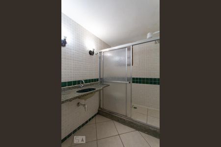 Casa à venda com 225m², 4 quartos e 3 vagas Casa à venda com 225m², 4 quartos e 3 vagasPiso inferior / Banheiro Suíte