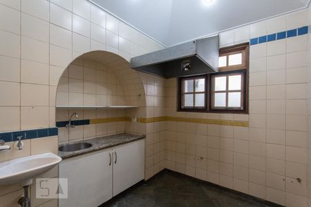 Casa à venda com 225m², 4 quartos e 3 vagas Casa à venda com 225m², 4 quartos e 3 vagasCozinha