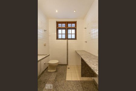 Casa à venda com 225m², 4 quartos e 3 vagas Casa à venda com 225m², 4 quartos e 3 vagasBanheiro