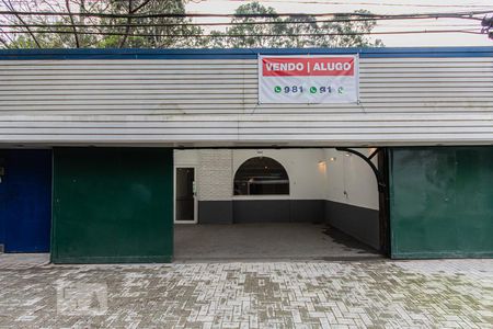 Casa à venda com 225m², 4 quartos e 3 vagas Casa à venda com 225m², 4 quartos e 3 vagasFachada