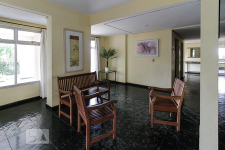 Apartamento à venda com 64m², 3 quartos e 2 vagas Apartamento à venda com 64m², 3 quartos e 2 vagasÁrea comum - Salão de festas