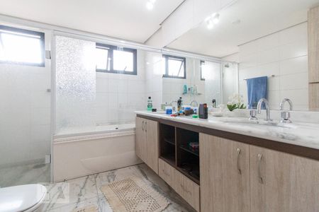 Apartamento para alugar com 151m², 3 quartos e 3 vagasBanheiro do quarto 2
